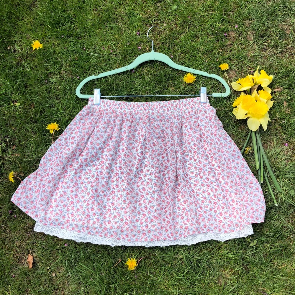 (🌸3 FOR $15 DEAL!) Floral Mini Skirt Forever 21 - Picture 1 of 4